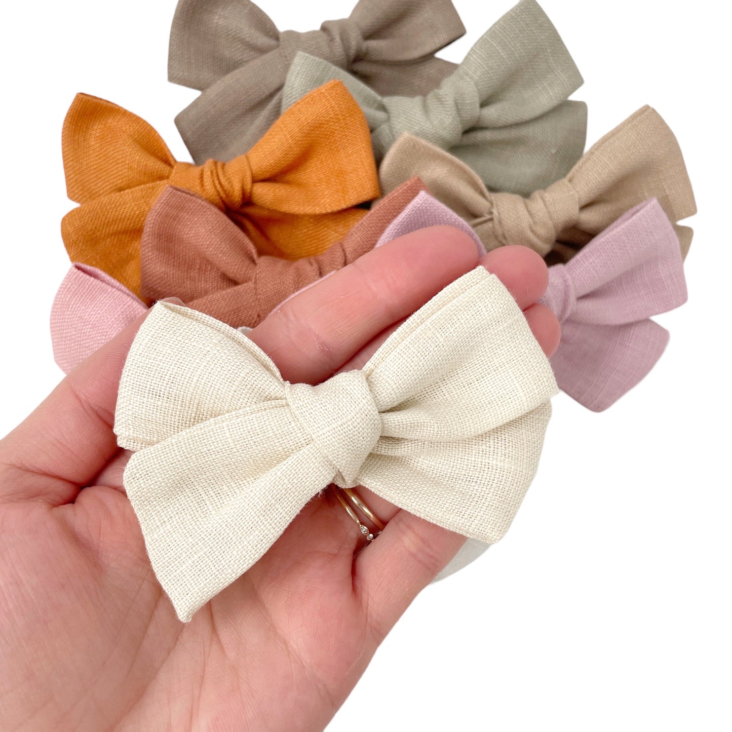 Classic Linen Pinwheel Bow