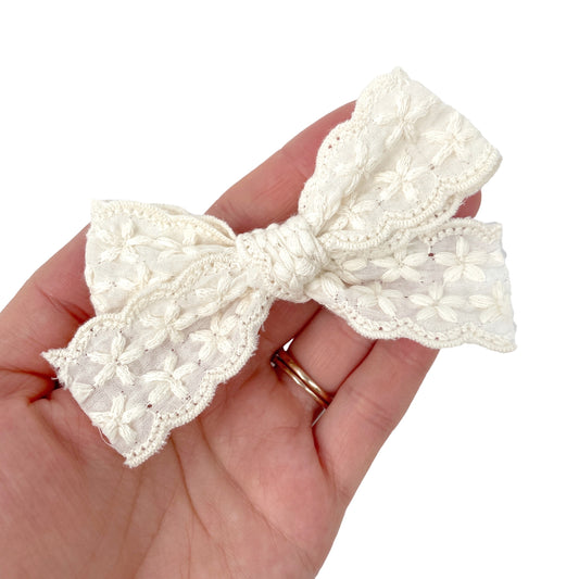 Lace Ribbon Pinwheel Bow